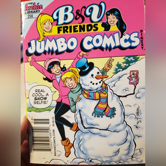 Archie comic hardback book and 2 smaller paper back books. Great condition. - Picture 6 of 7